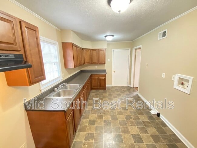 Building Photo - 3470 Kensett Dr
