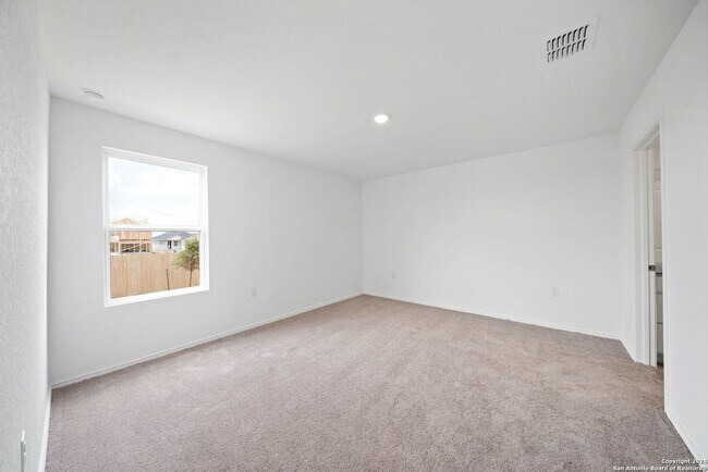 Foto del edificio - 1422 Laima Curve