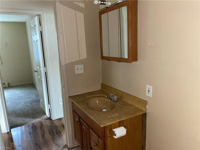 Building Photo - 161 Weller Dr