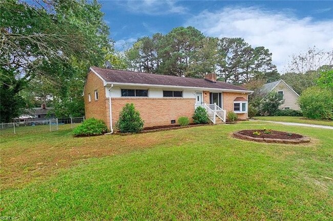 Building Photo - 3 bedroom/ 1 full bathroom- Winston Terrace