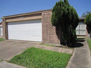Building Photo - 12461 Wellington Park Dr