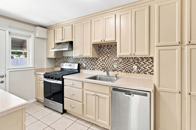 Foto del edificio - 8450 Loch Raven Blvd
