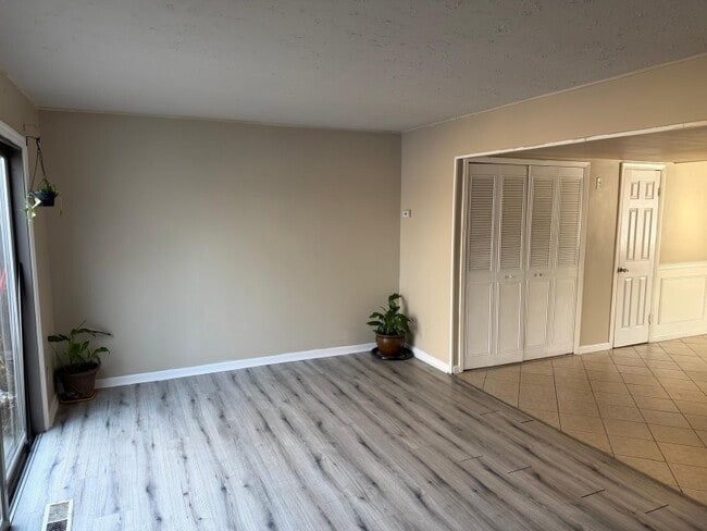 Building Photo - 8 Fireside Ct