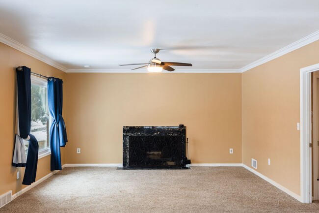 Building Photo - R134IC