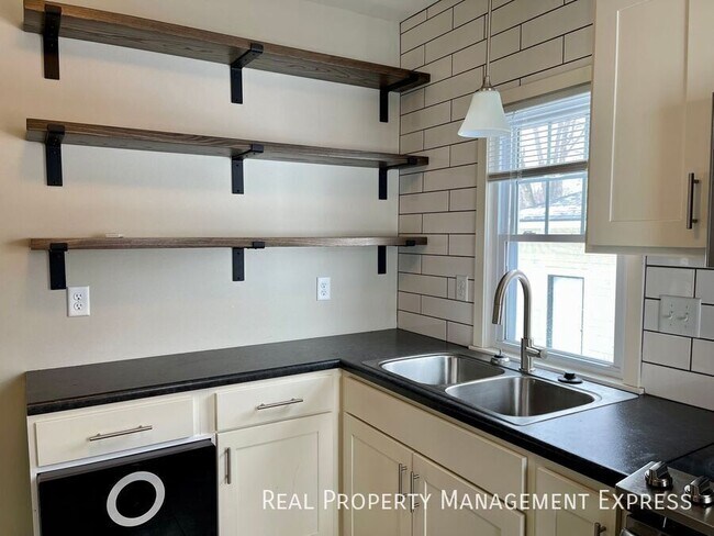 Foto del edificio - Cozy 2 Bedroom 1 Bathroom Home