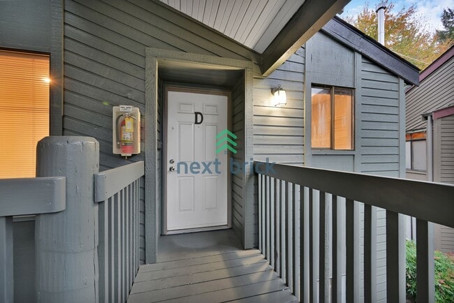 Photo - Beautifully Spacious Top-Floor Condo in th...