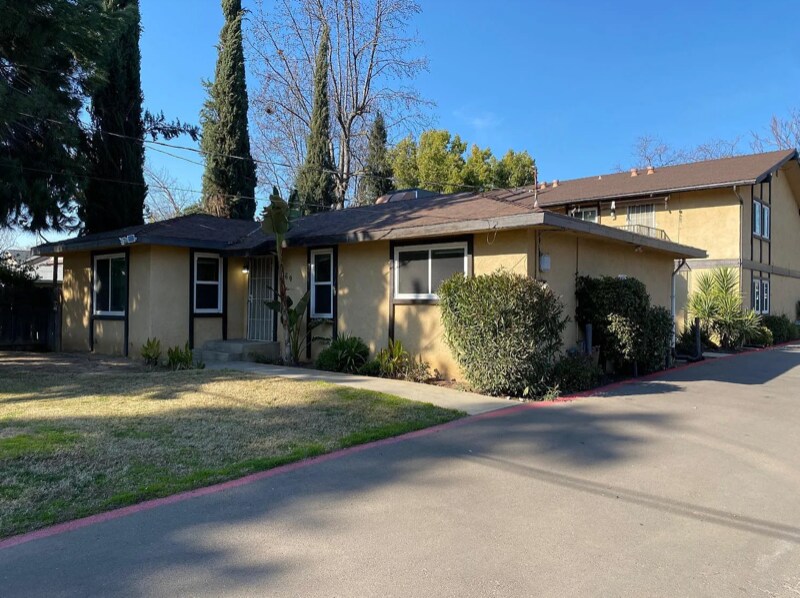 69 W Beverly Ave, Clovis, CA 93612 House Rental in Clovis, CA