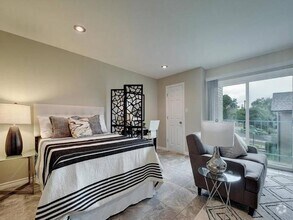 Building Photo - 3819 Southway Dr