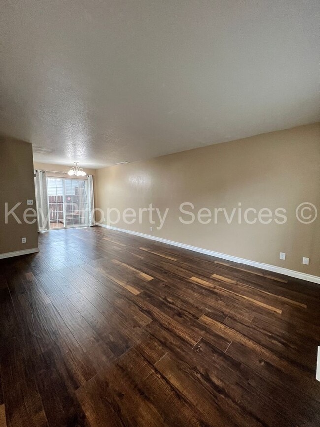 Building Photo - Updated Hazel Dell Townhouse!