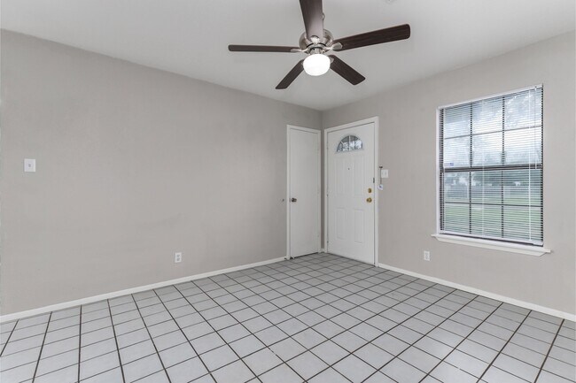 Foto del edificio - 927 W Formosa Blvd