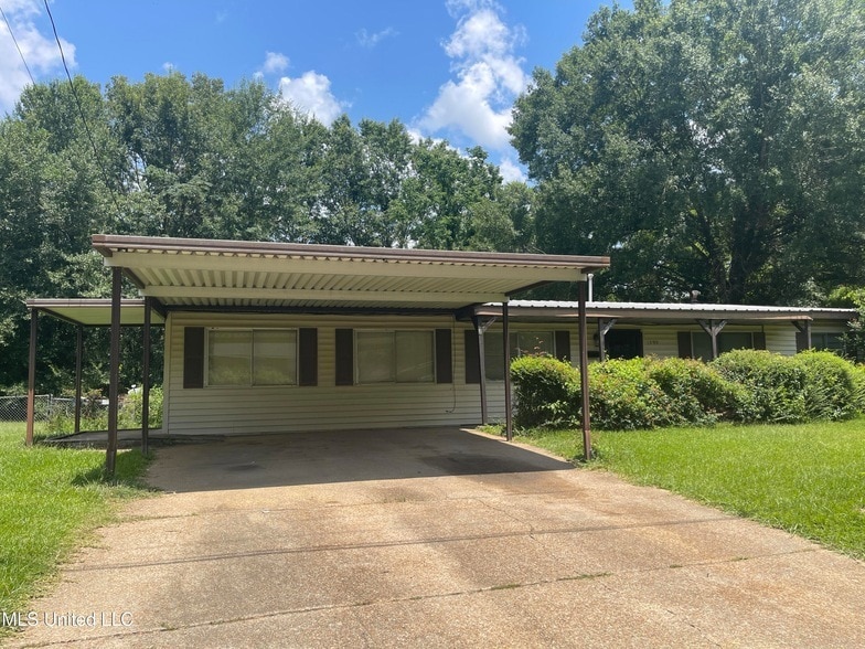 Primary Photo - 1090 Branch St