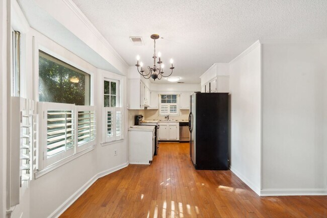 Foto del edificio - 3BR/2BA Home with Fireplace and Fenced Yar...