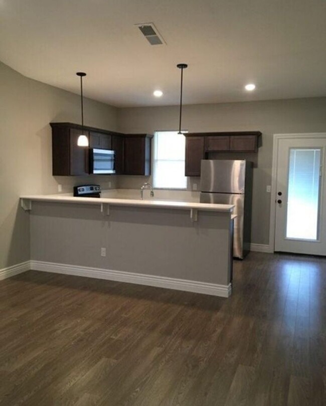 Building Photo - 5519/23 N Edwards Cir