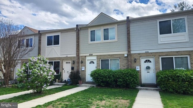 Arlington Townhouse With Attached Garage! - Arlington Townhouse With Attached Garage!
