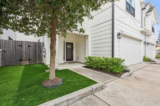 Building Photo - 5905 Petty St