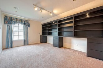 Building Photo - 1914 Rosebay Ct