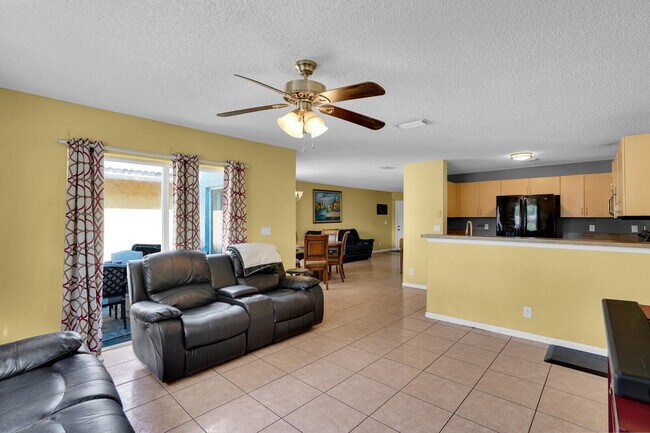 Foto del edificio - 3331 Commodore Ct