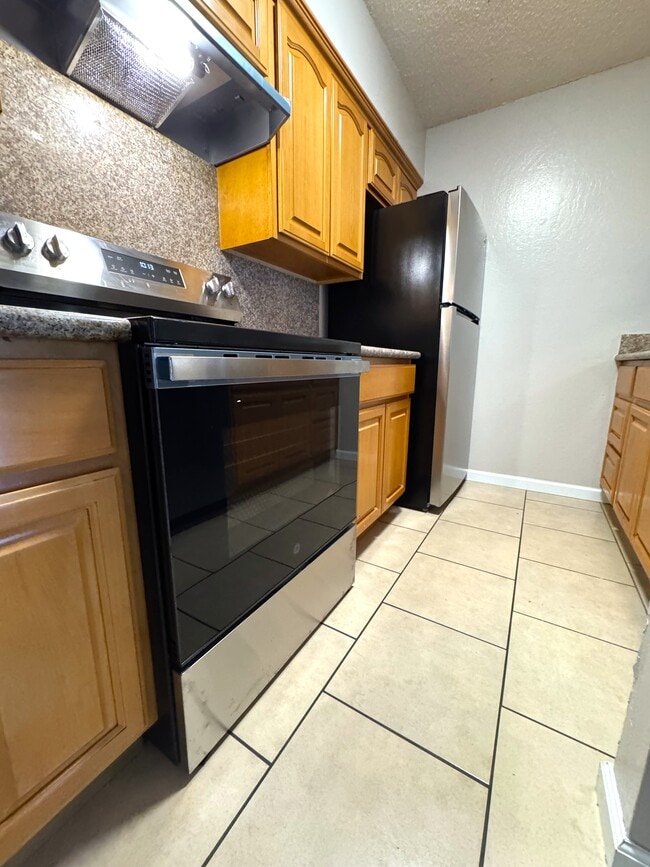 Building Photo - Pinecrest Villas