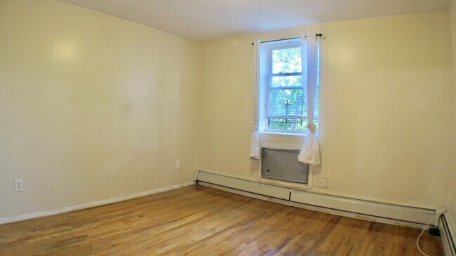 Building Photo - Real Time Virtual Tour!