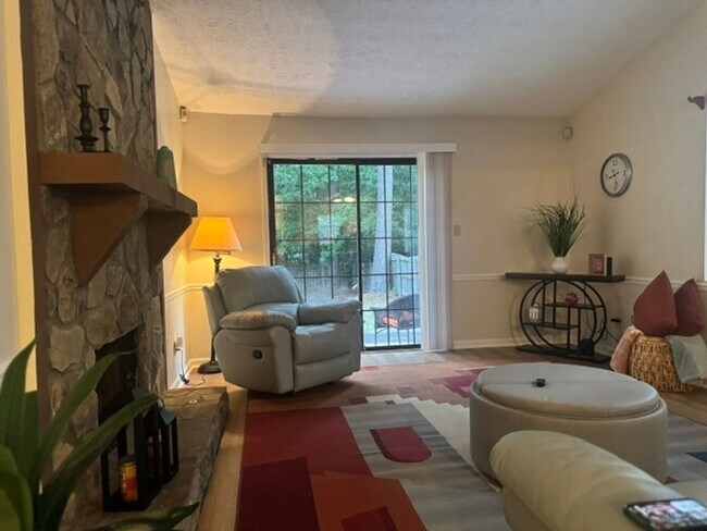 Foto del edificio - 8263 Canyon Forge Dr
