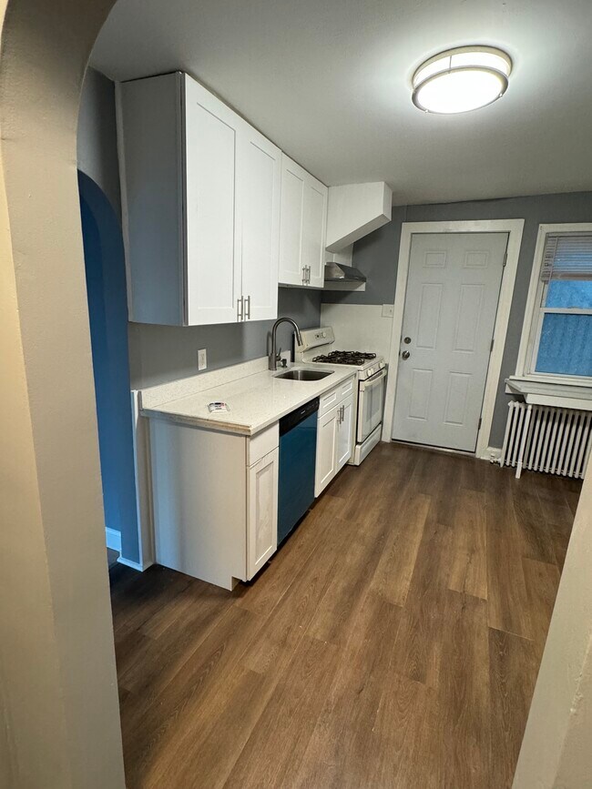 Building Photo - 155 Vesper St