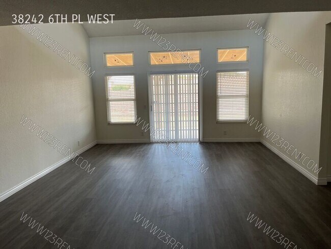 Building Photo - 38242 6th Pl W