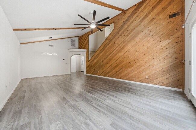 Foto del edificio - Updated Townhome in Prime Location | Gated Courtyard, Garage & Community Pool