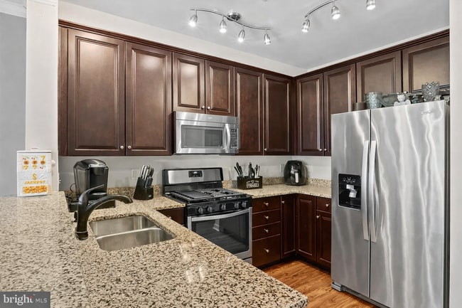 Foto del edificio - 15240 Torbay Way