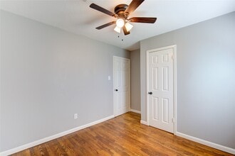 Building Photo - 2714 Southmore Ave