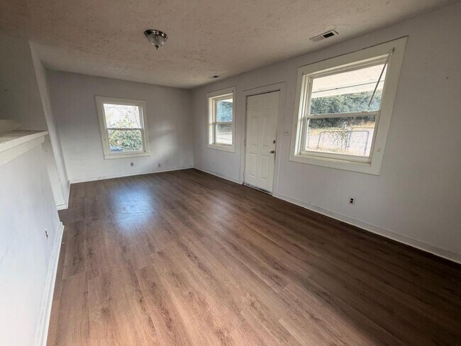 Foto del edificio - 1201 W Baxter Ave