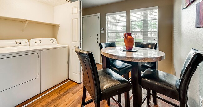 Foto del edificio - Chelsea Creek Apartment Homes