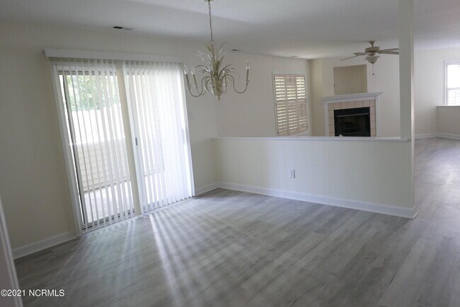 Foto del edificio - 405 Commerce Ave