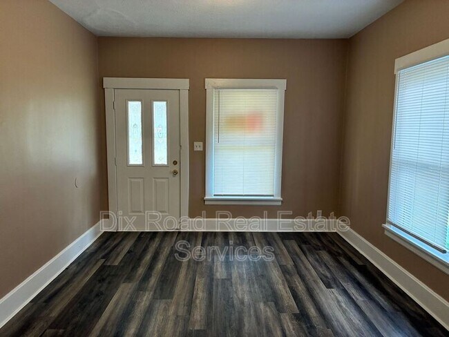 Building Photo - 1220 Calumet Ave