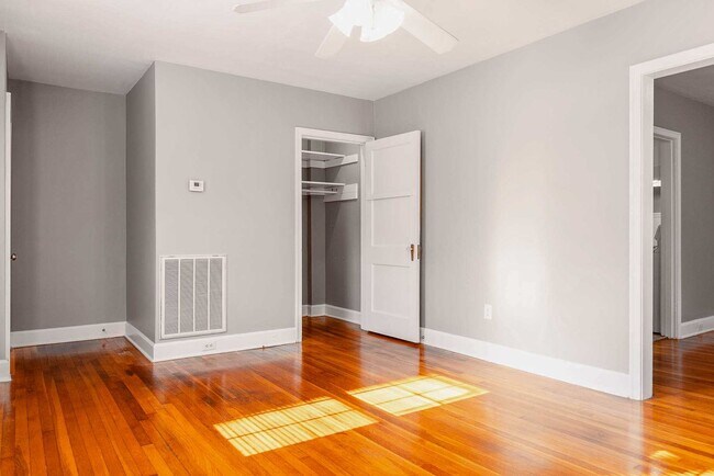 Building Photo - 187 Delmar Dr