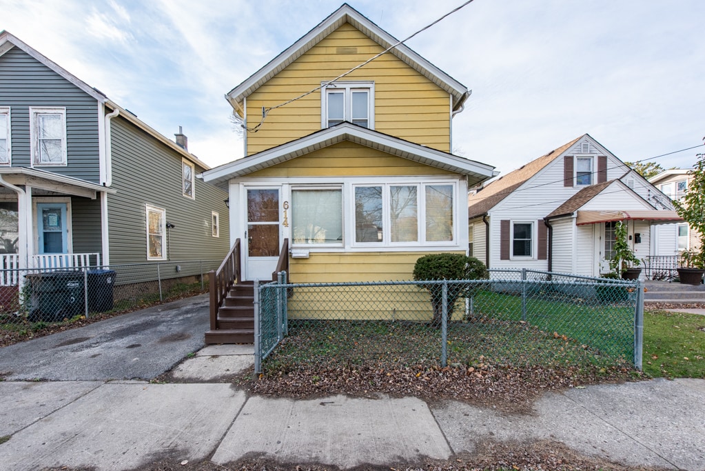 614 Walnut St, Waukegan, IL 60085 House Rental in Waukegan, IL