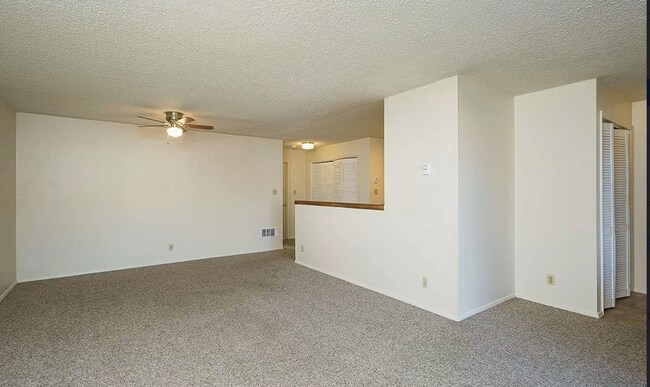Building Photo - 1204 Avenida del Sol