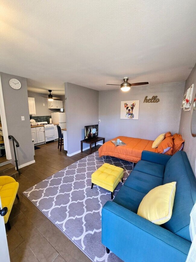 Foto del edificio - Charming Fully Furnished Studio Bungalow i...