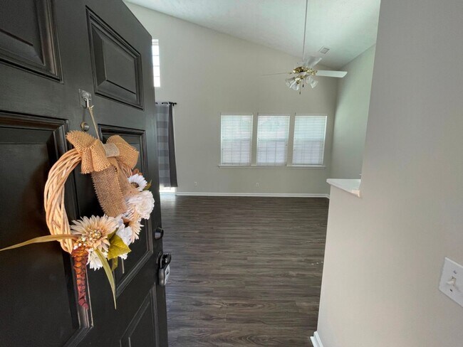 Building Photo - Updated 3BR Home - Woodstock