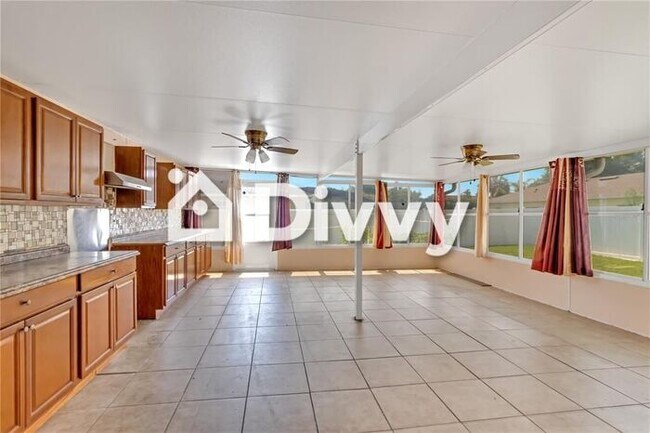 390 Greenwich Ct photo'