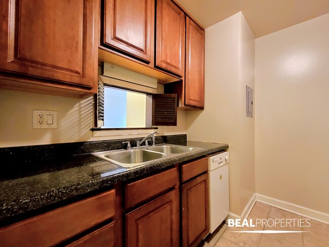 Foto del edificio - 660 W Wrightwood Ave
