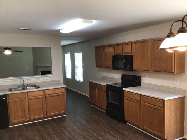 Building Photo - 816 Willow Creek Drive