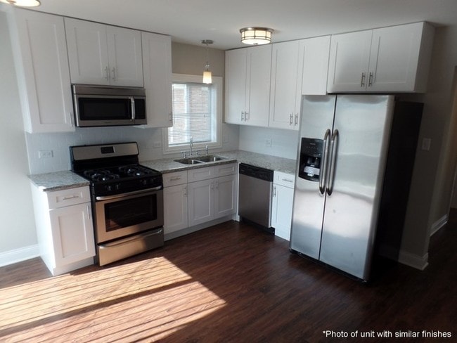 Building Photo - 1063 Riverwood Place Dr