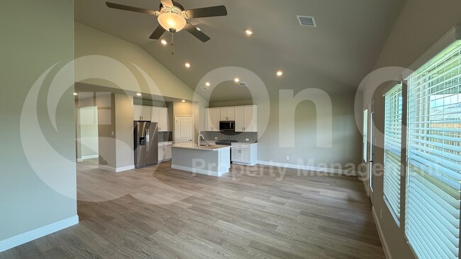 Building Photo - 685 Briar Dr