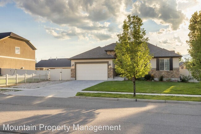 Foto del edificio - 5 br, 3 bath House - 2152 S. 500 E.