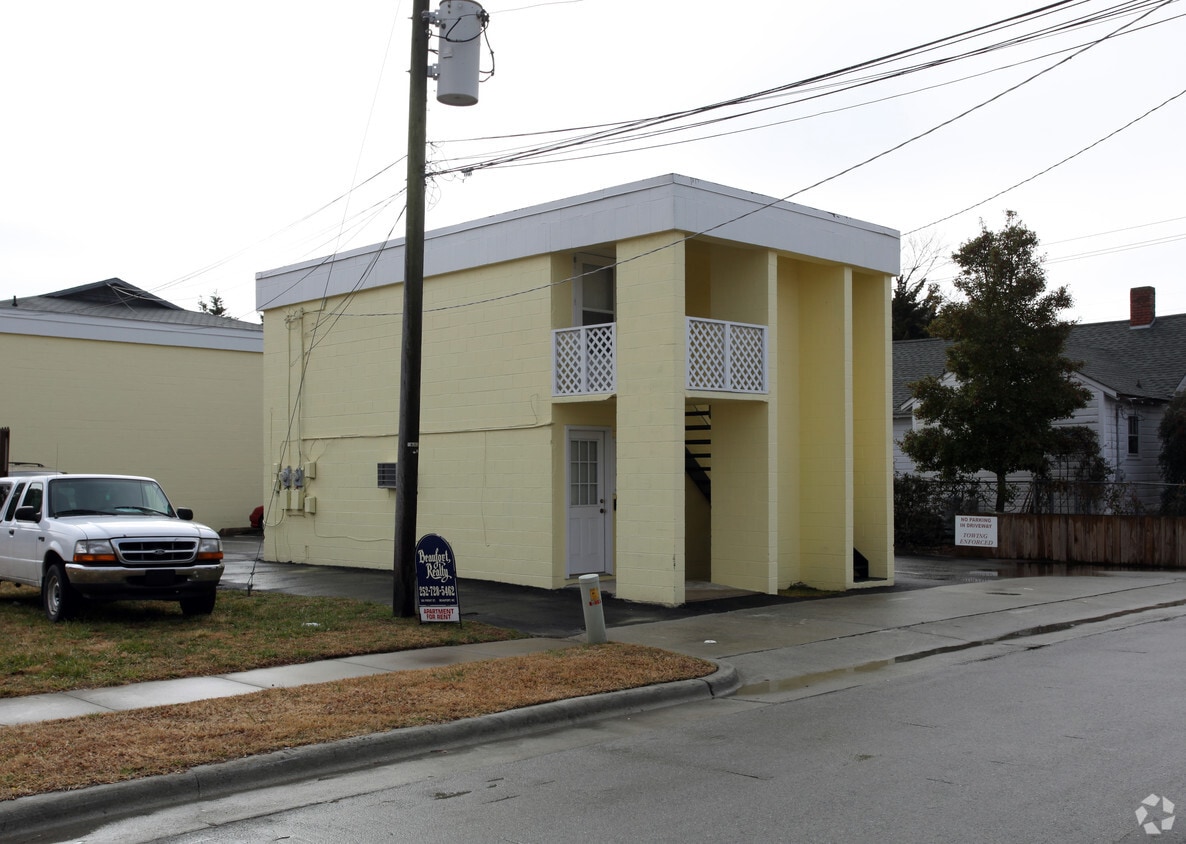 Primary Photo - 304 Marsh St