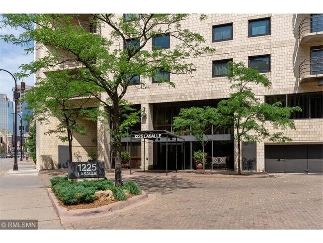 Building Photo - 1225 Lasalle Ave