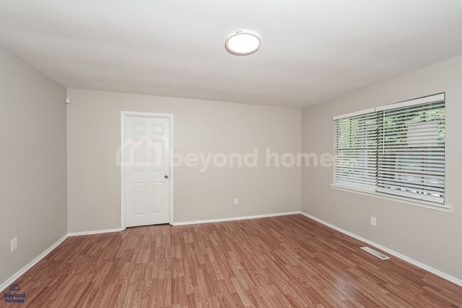 Building Photo - 4213 Kendall Ave