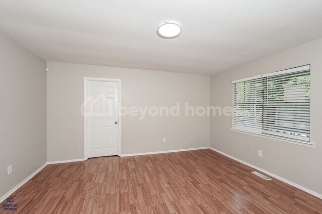 Foto del edificio - 4213 Kendall Ave