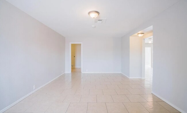Foto del edificio - 7915 W Pinchot Ave
