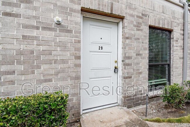 Foto del edificio - 2425 Augusta Dr